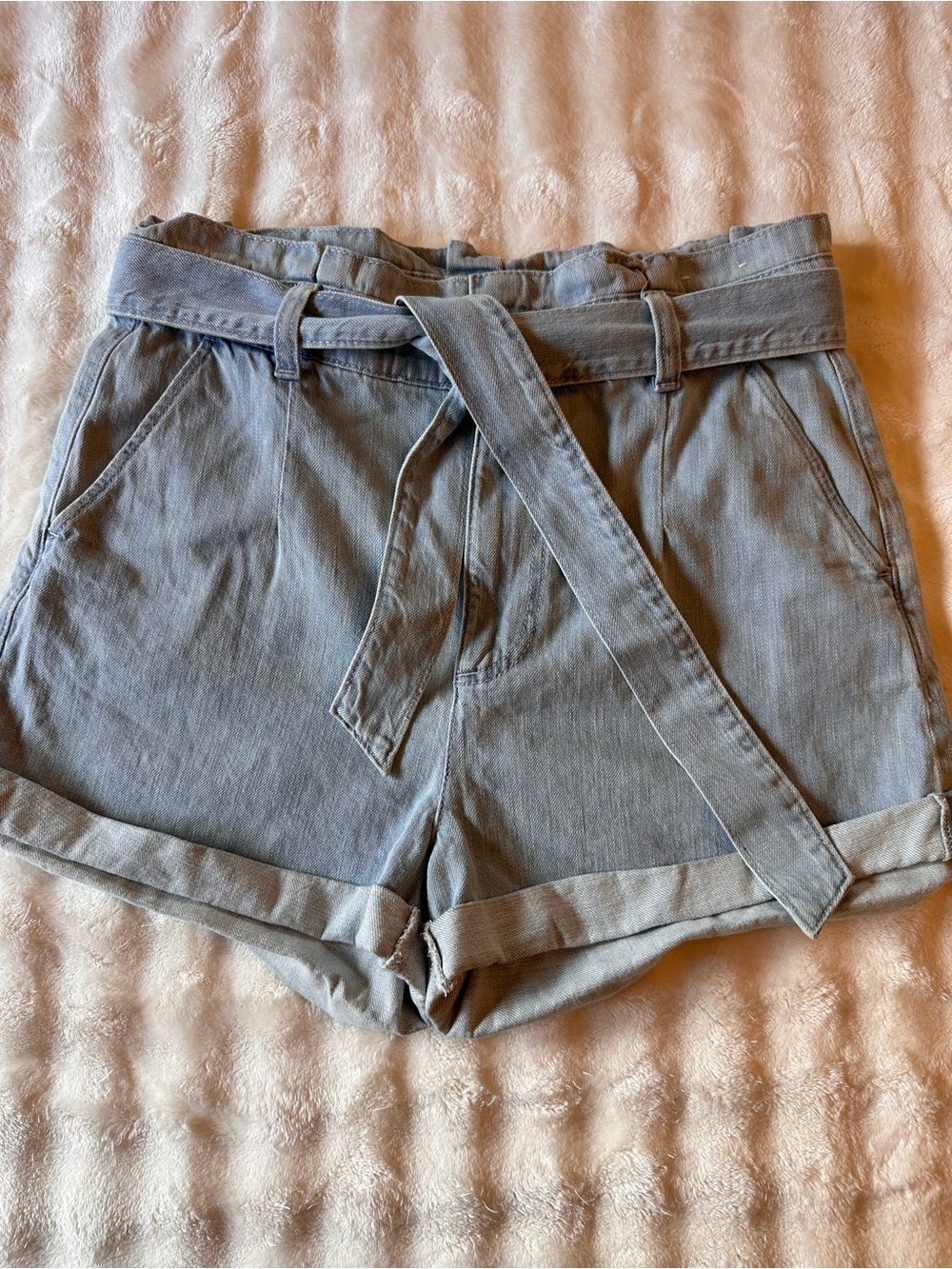 Woman’s Express Paperbag Tie-Waist Shorts Size 10